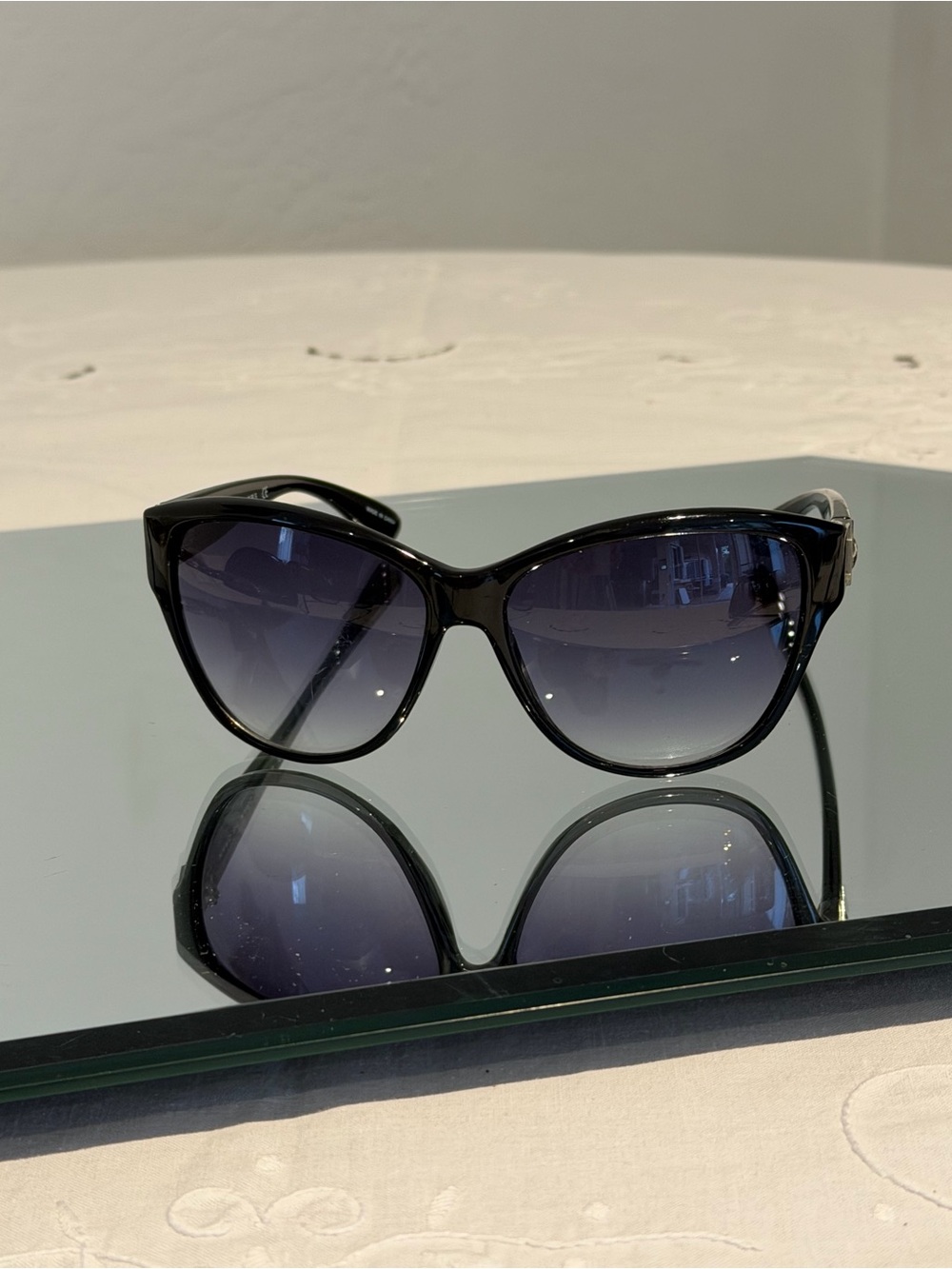 Marc By Marc Jacobs Black Cat-Eye Sunglasses with Gradient Blue-Gray Lenses